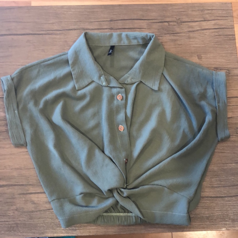 Like new women’s crop top